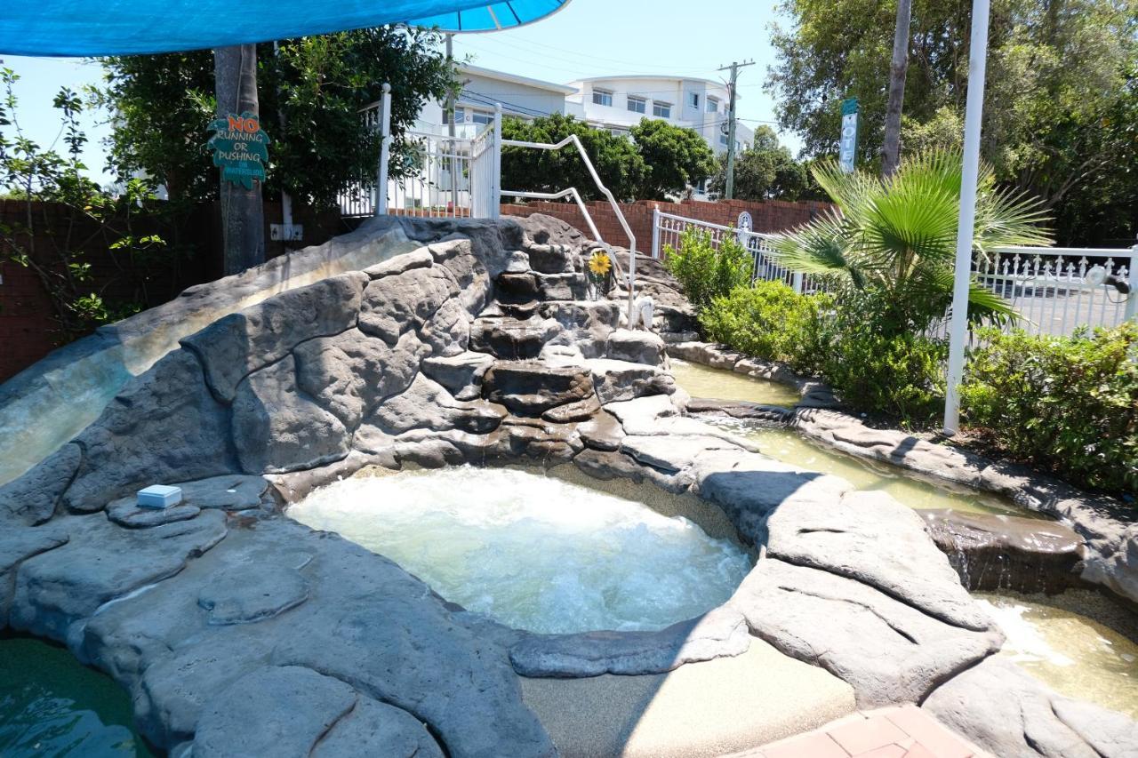 Sapphire Palms Motel Entrance Exterior photo