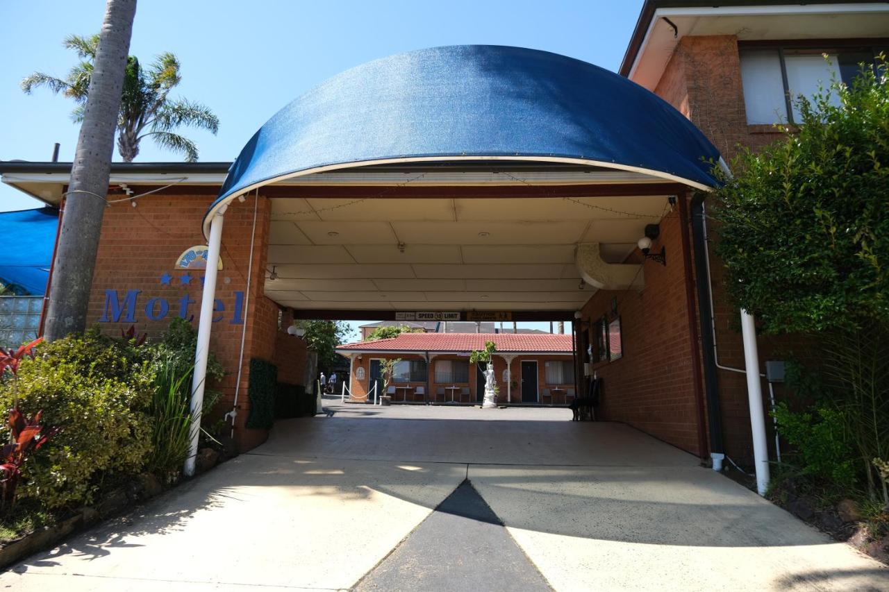 Sapphire Palms Motel Entrance Exterior photo
