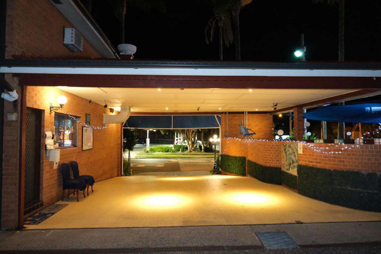 Sapphire Palms Motel Entrance Exterior photo
