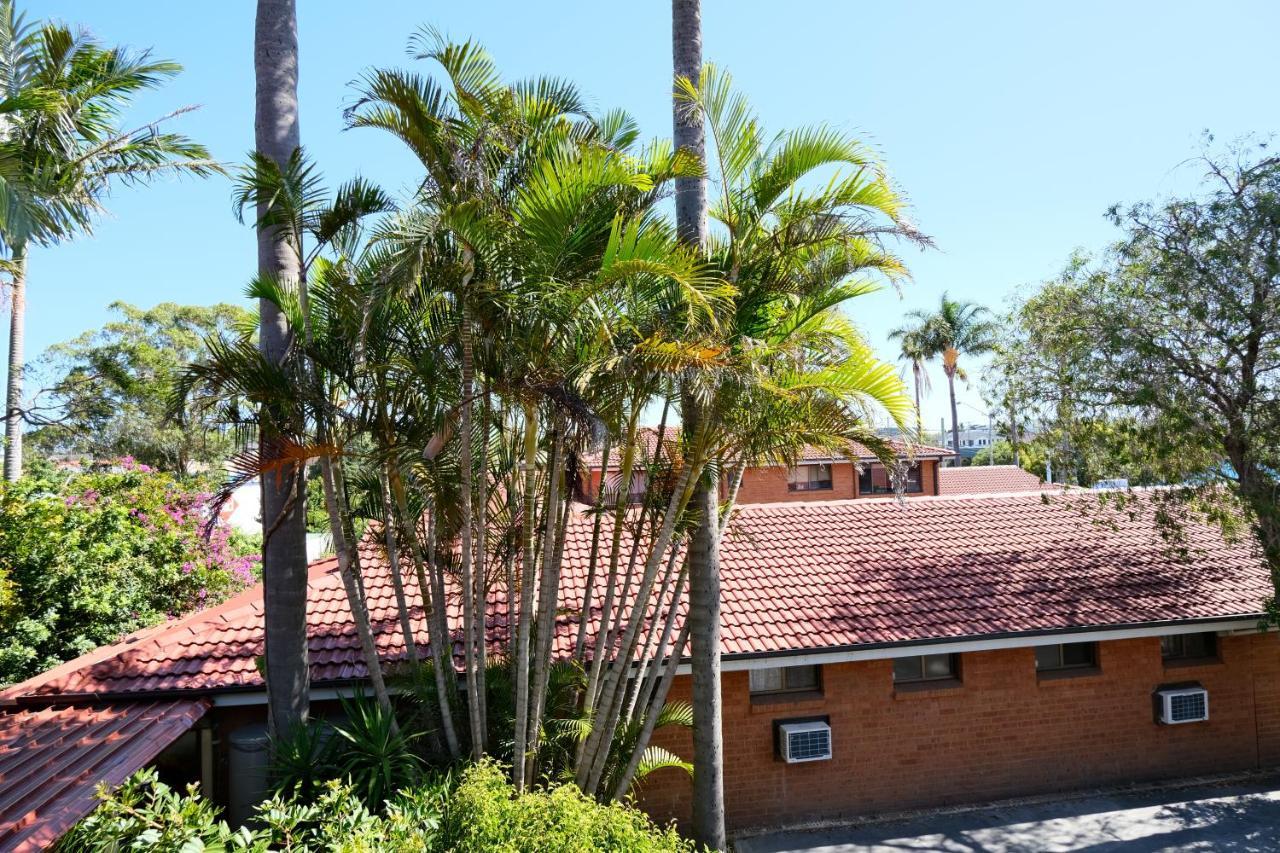 Sapphire Palms Motel Entrance Exterior photo