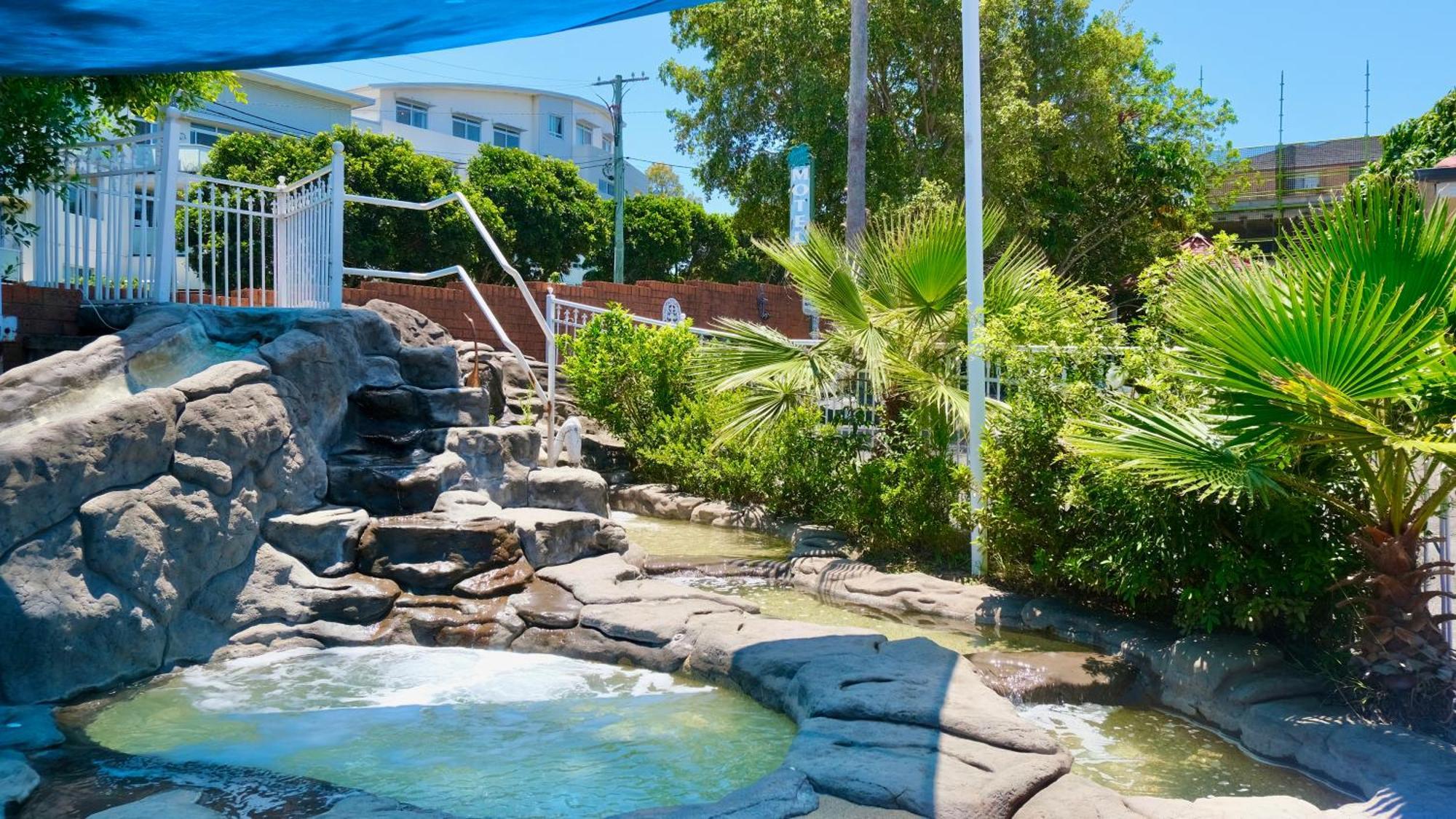 Sapphire Palms Motel Entrance Exterior photo