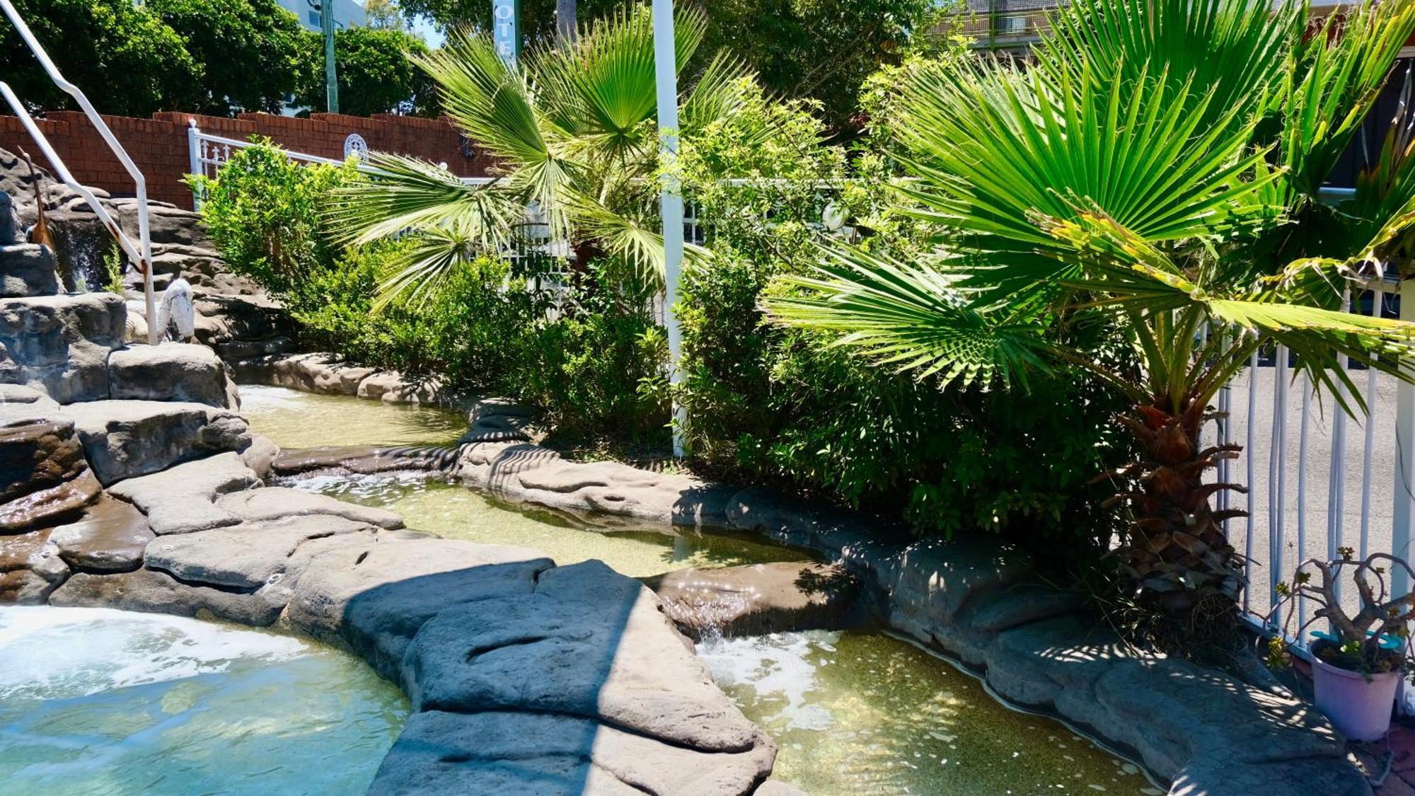 Sapphire Palms Motel Entrance Exterior photo